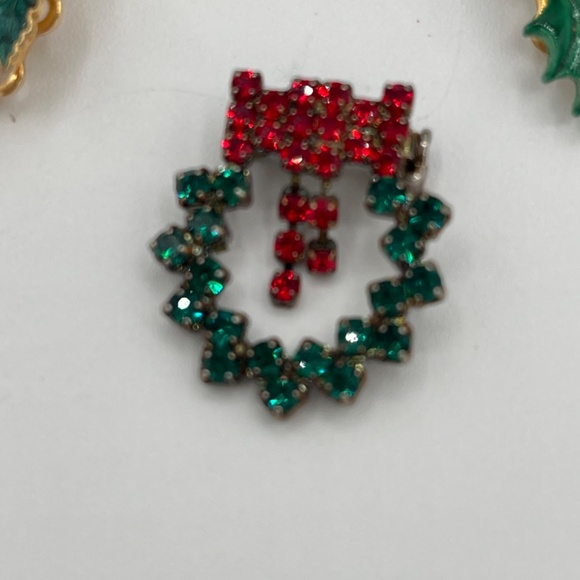 Vintage Christmas Wreath Brooch Lot Of 4 Enamel Rhinestones Gold Tone Red Green - Picture 5 of 8